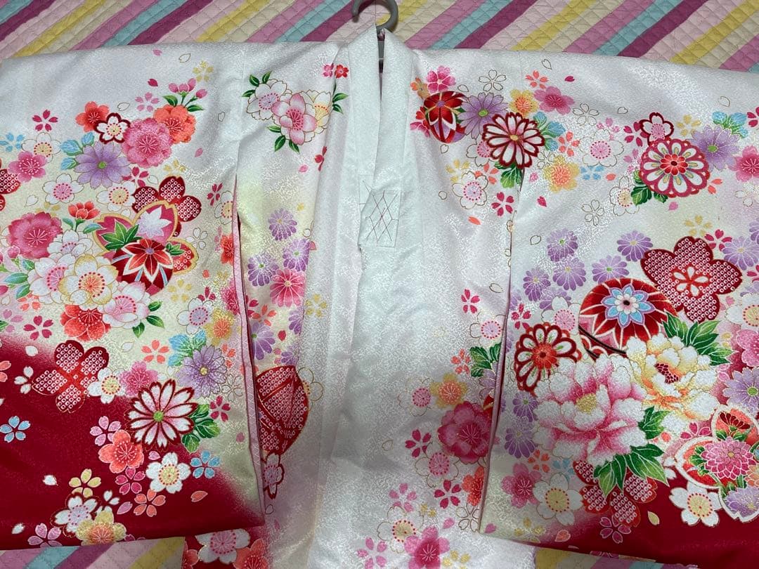 お宮参り 女の子用産着 赤と白 花柄着物