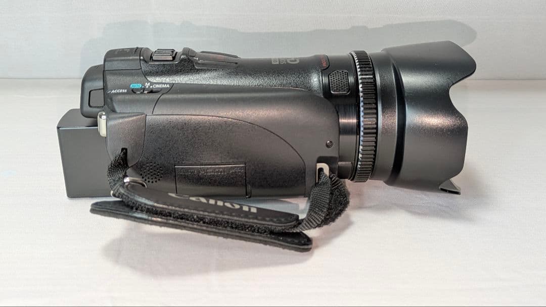 ビデオカメラ Canon iVis HFG10