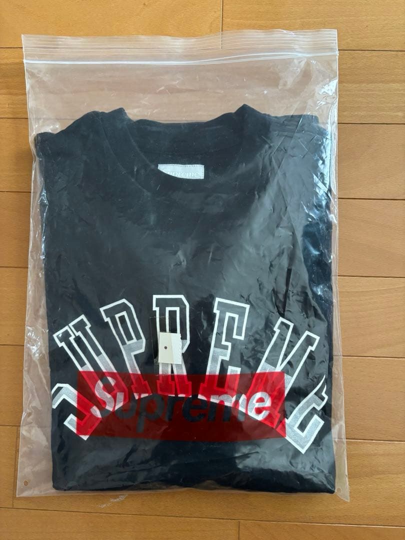 新品未使用　SUPREMEブラック Tシャツ S