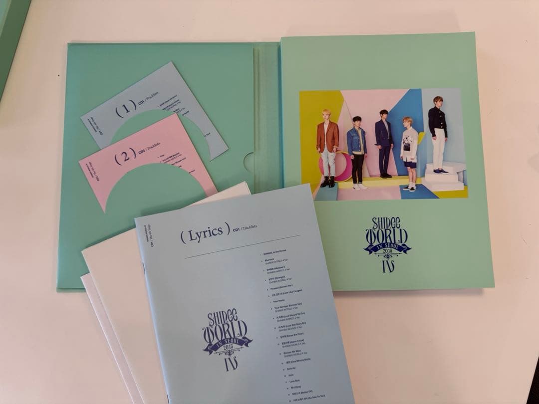 SHINee WORLD IV 2CD+フォトブック トレカ付き