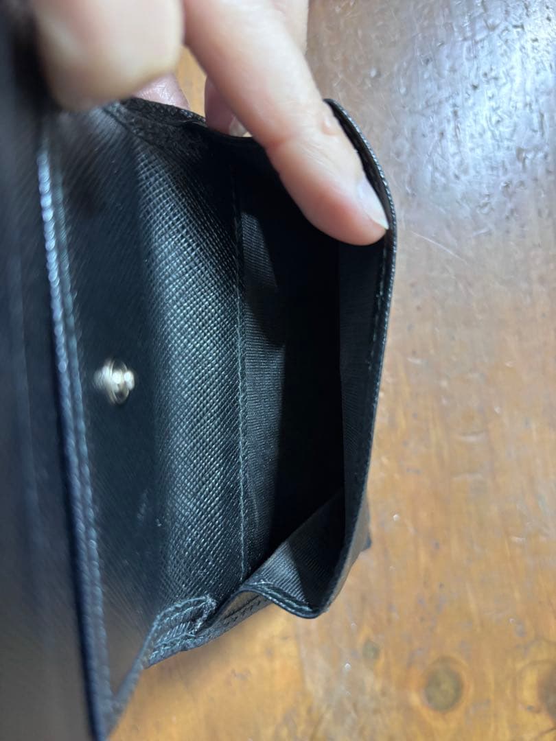 プラダ　サフィアーノトライアングル財布