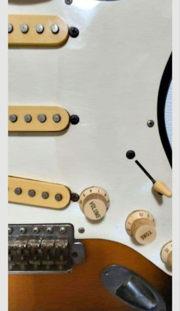 Fender Stratocaster サンバースト　エレキギター