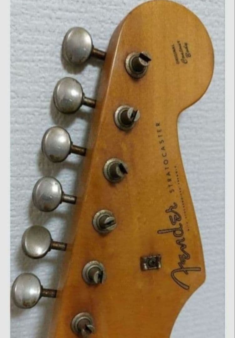 Fender Stratocaster サンバースト　エレキギター