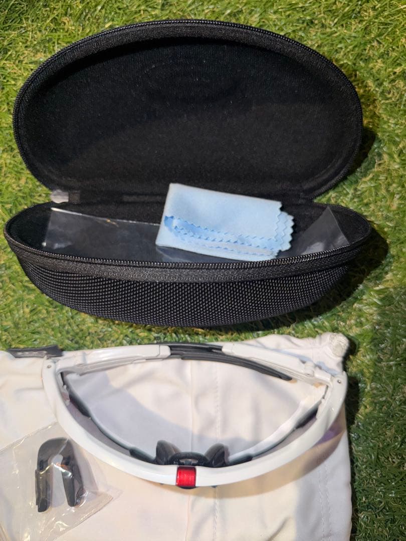 Oakley ジョーブレイカー　ホワイト/レッド