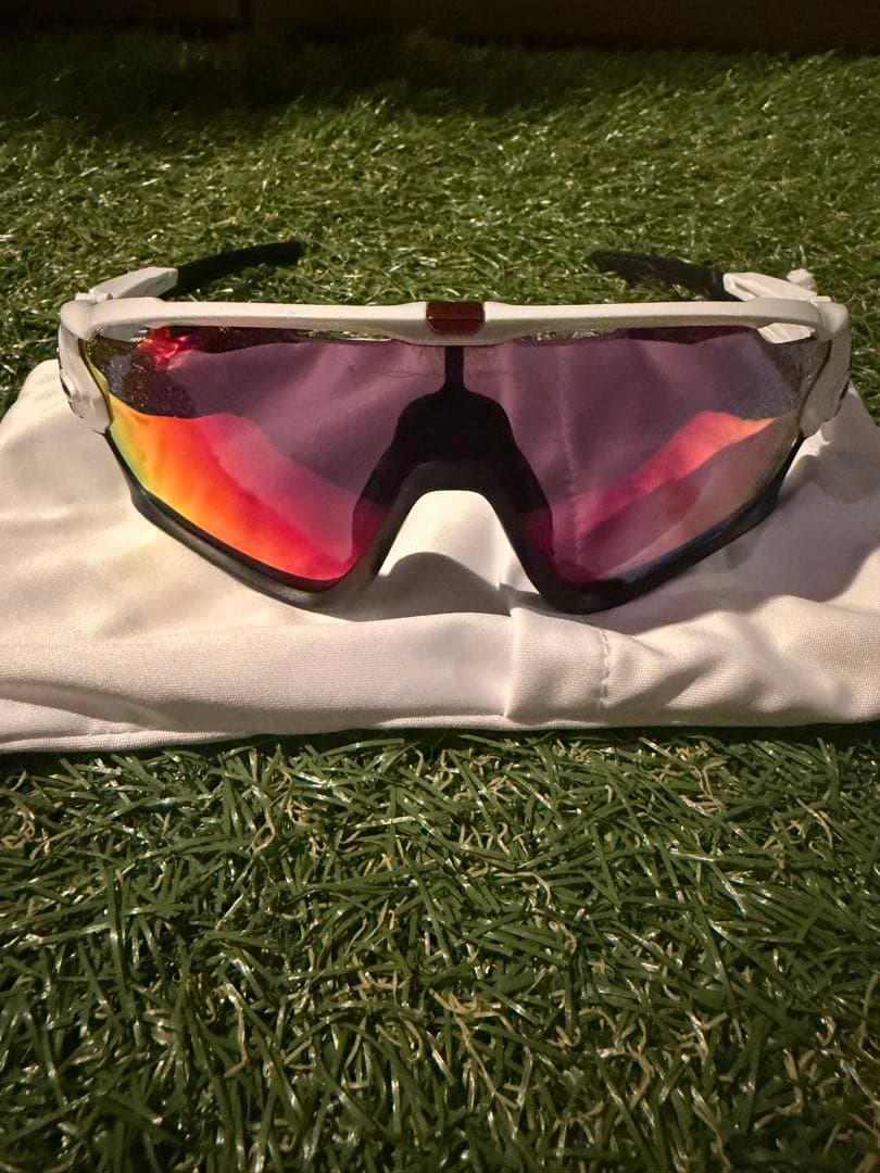 Oakley ジョーブレイカー　ホワイト/レッド