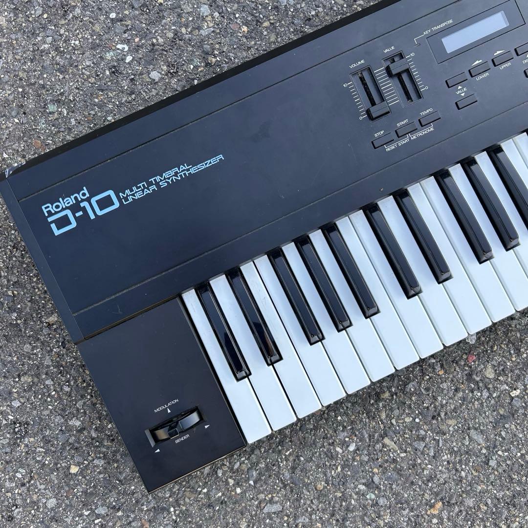 Roland D-10シンセサイザー