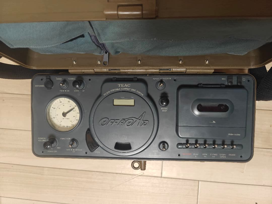 智*永様 【希少！ミリタリーデザイン】TEAC PC-D10 ポータブルCDプレ