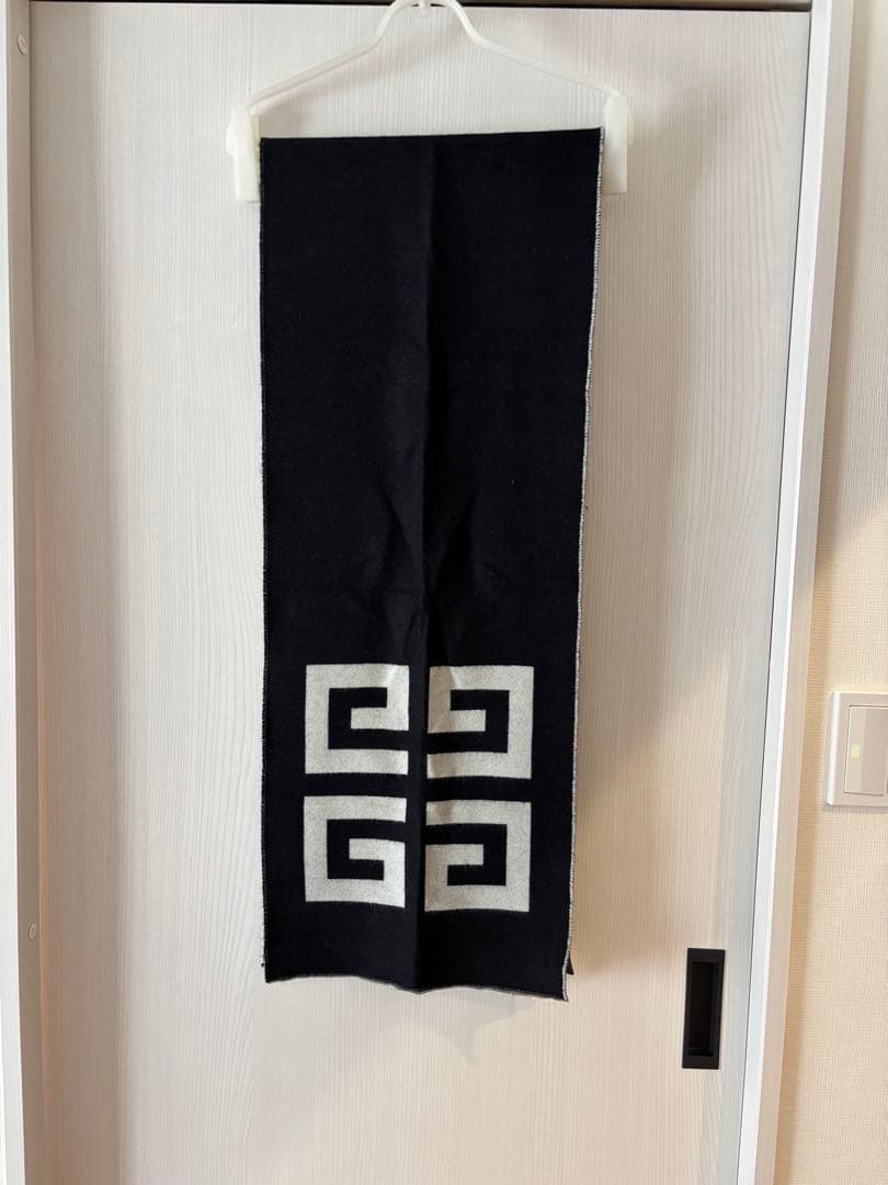 GIVENCHY ブラック マフラー
