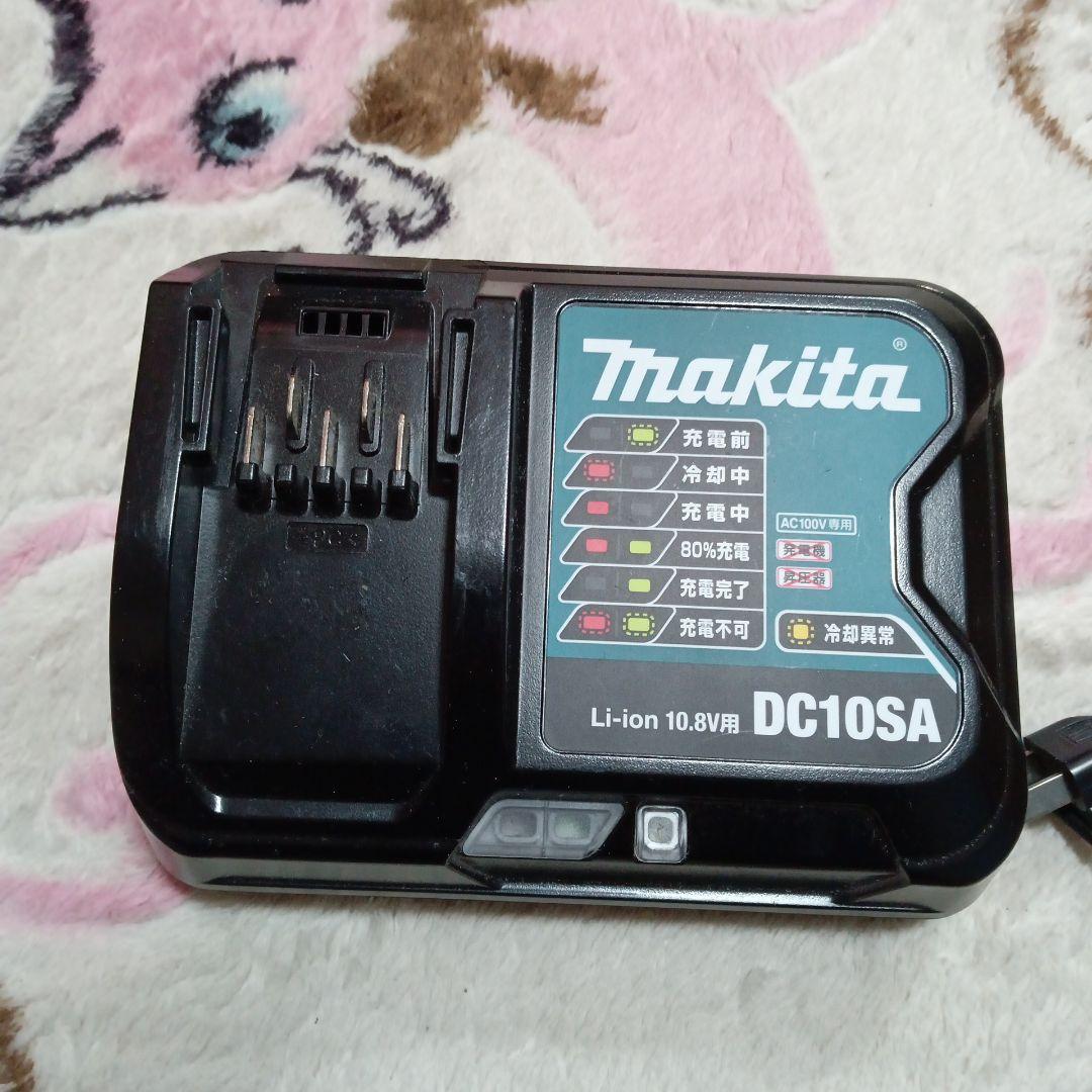 マキタ10.8V充電式クリーナ CL107FD 純正バッテリー、純正充電器付