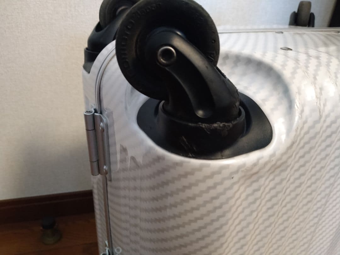 ☆rara☆　レジェンドウォーカー38L ホワイトカーボン　スーツケース