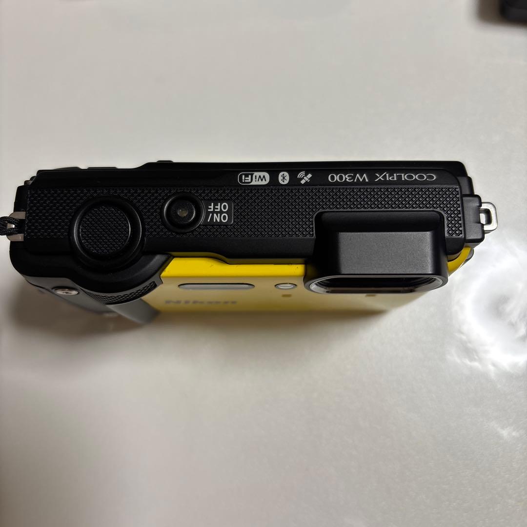 美品 Nikon COOLPIX W300 防水 イエロー デジタルカメラ