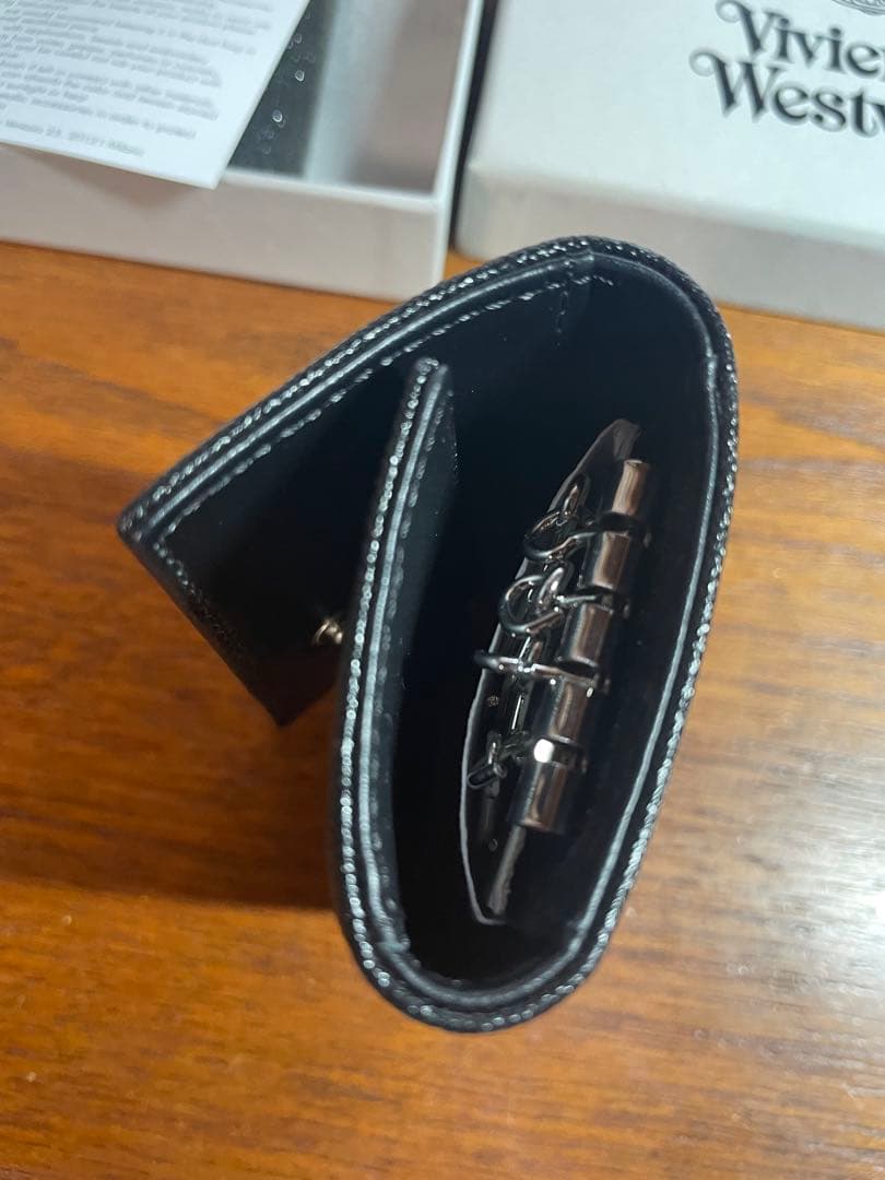 専用　　　Vivienne Westwood 折り財布 ブラック　4連　未使用品