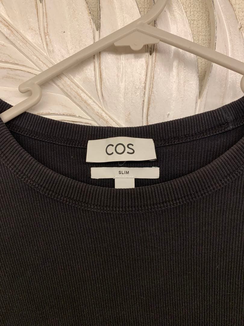 コス COS スリムフィットリブTシャツ 黒 Mサイズ