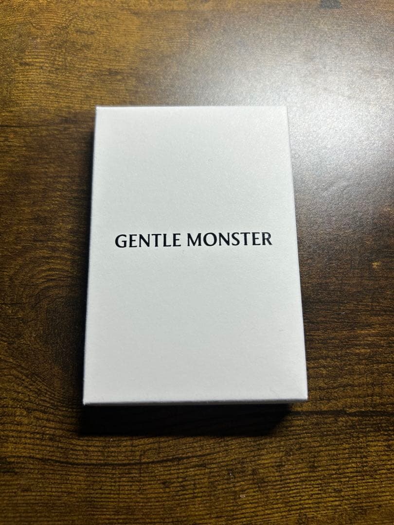gentle monster mondo サングラス　付属品1