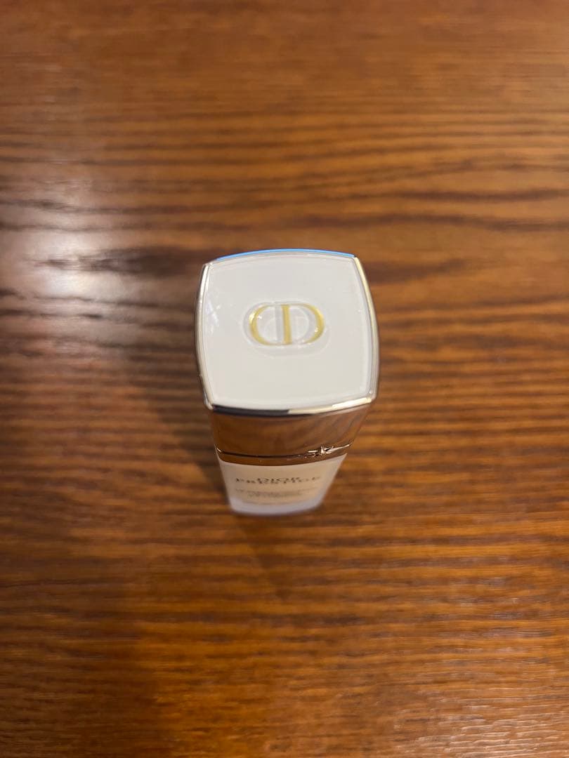 Dior Prestige ホワイトルプロテクター UVルミエール30ml