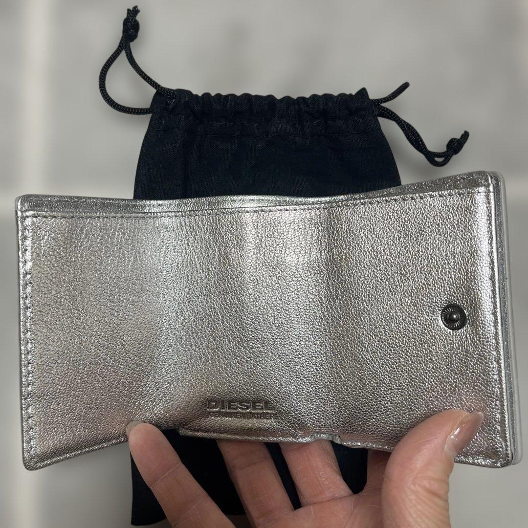 DIESEL シルバー 三つ折り財布 収納袋付き