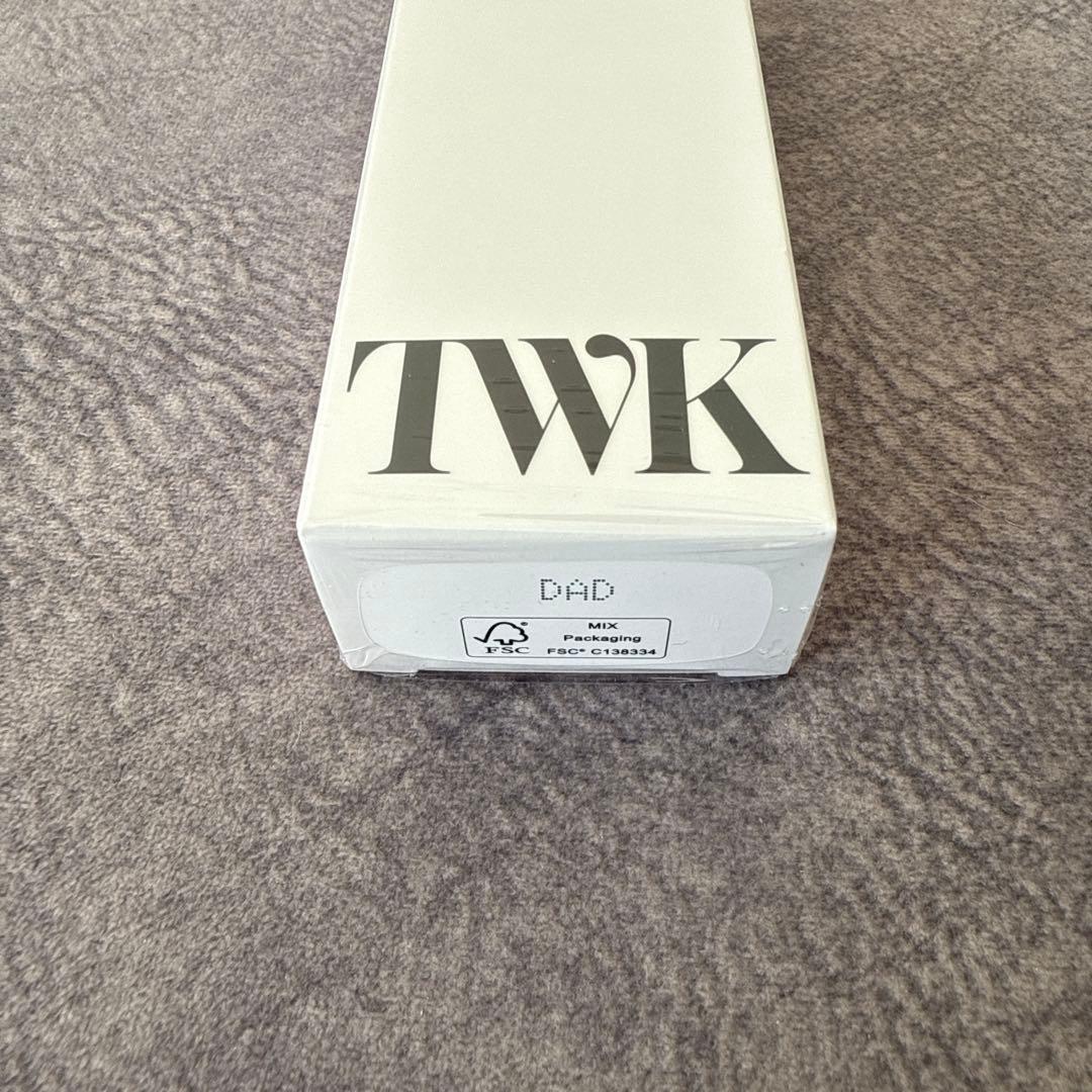 TWK フューチャースキンベースクリスタルuxe 30g