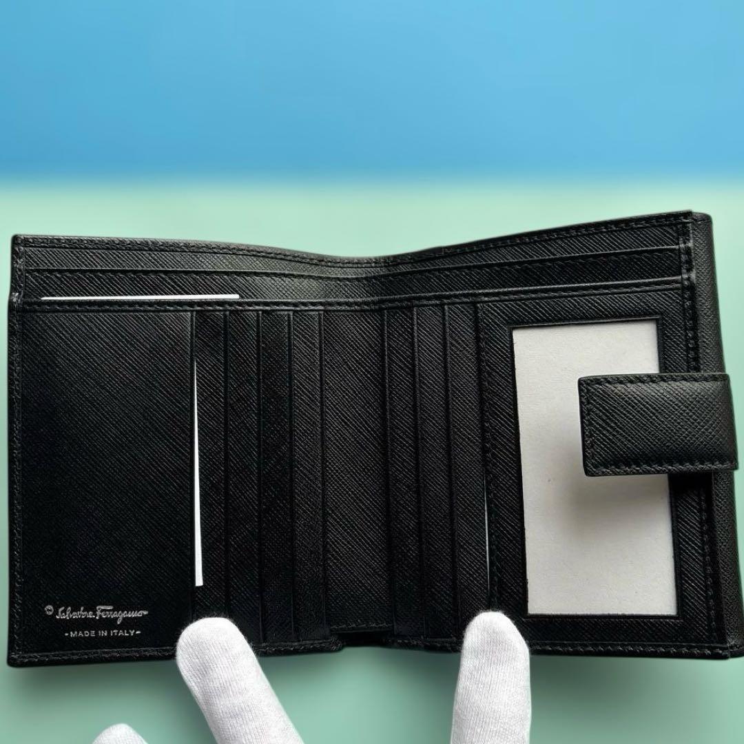 Salvatore Ferragamo フェラガモ　二つ折り財布　春財布に❣️
