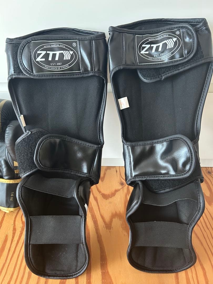 しゃぶ吉 ZTT ボクシンググローブ レガースセット