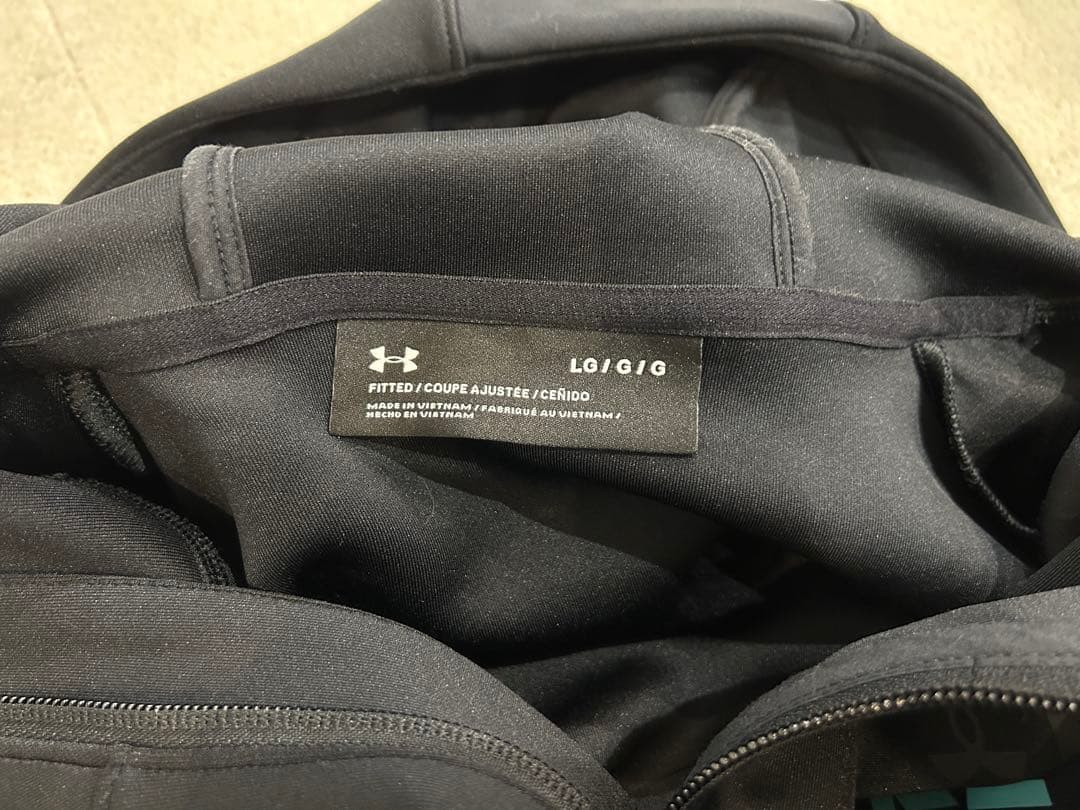 【美品】UNDER ARMOUR UAハイブリッド ニットジャケット