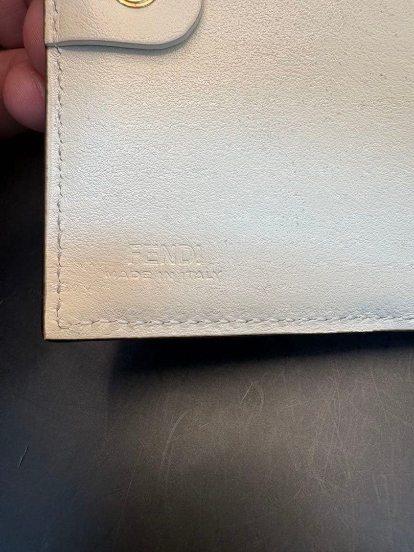 FENDI レザー二つ折り財布