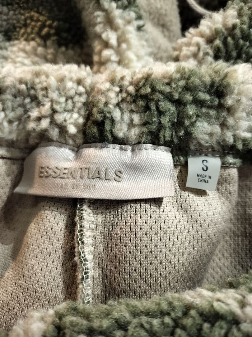 新品　ESSENTIALS　パンツ　フリース　迷彩　エッセンシャルズ　Ｓ