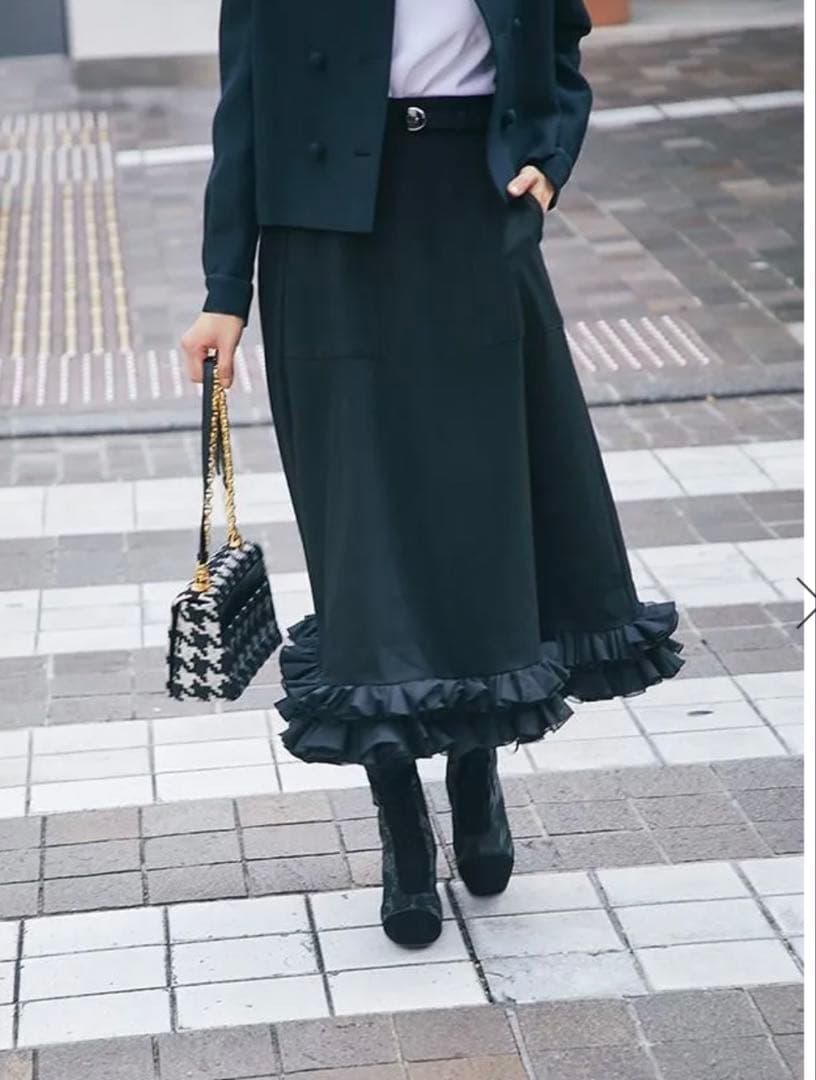 セブンテン　フリルトリムスカート