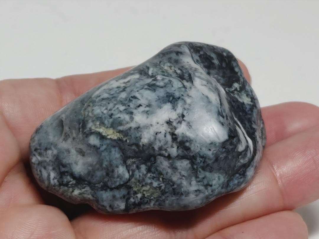 黒白 97g 翡翠 ヒスイ 原石 鑑賞石 自然石 誕生石 鉱物 鉱石 水石