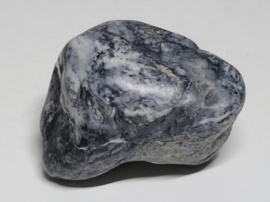 黒白 97g 翡翠 ヒスイ 原石 鑑賞石 自然石 誕生石 鉱物 鉱石 水石