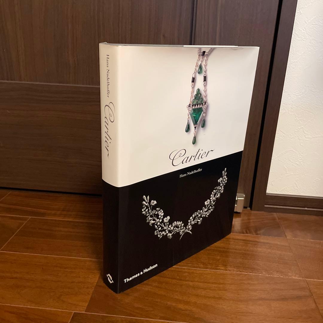 「カルティエ」のブランドブック（洋書）。ブランドの歴史等に関する本です。
