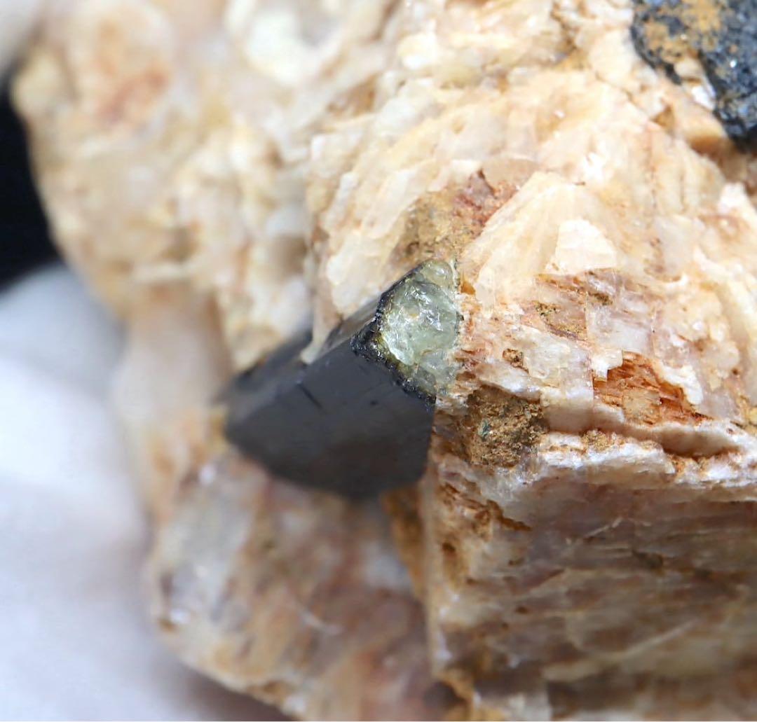グリーン トルマリン 母岩 水晶 クォーツ 電気石 304,4g T307 原石
