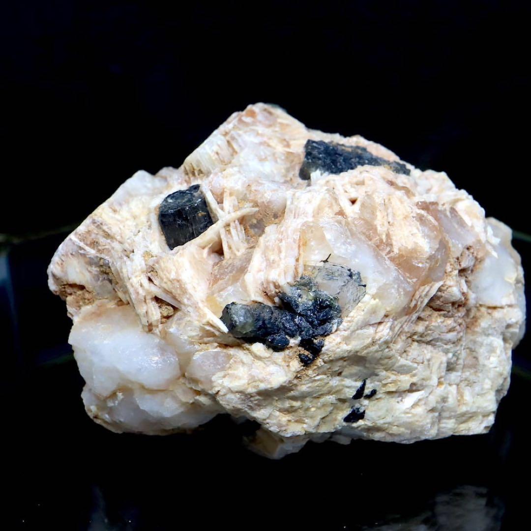 グリーン トルマリン 母岩 水晶 クォーツ 電気石 304,4g T307 原石