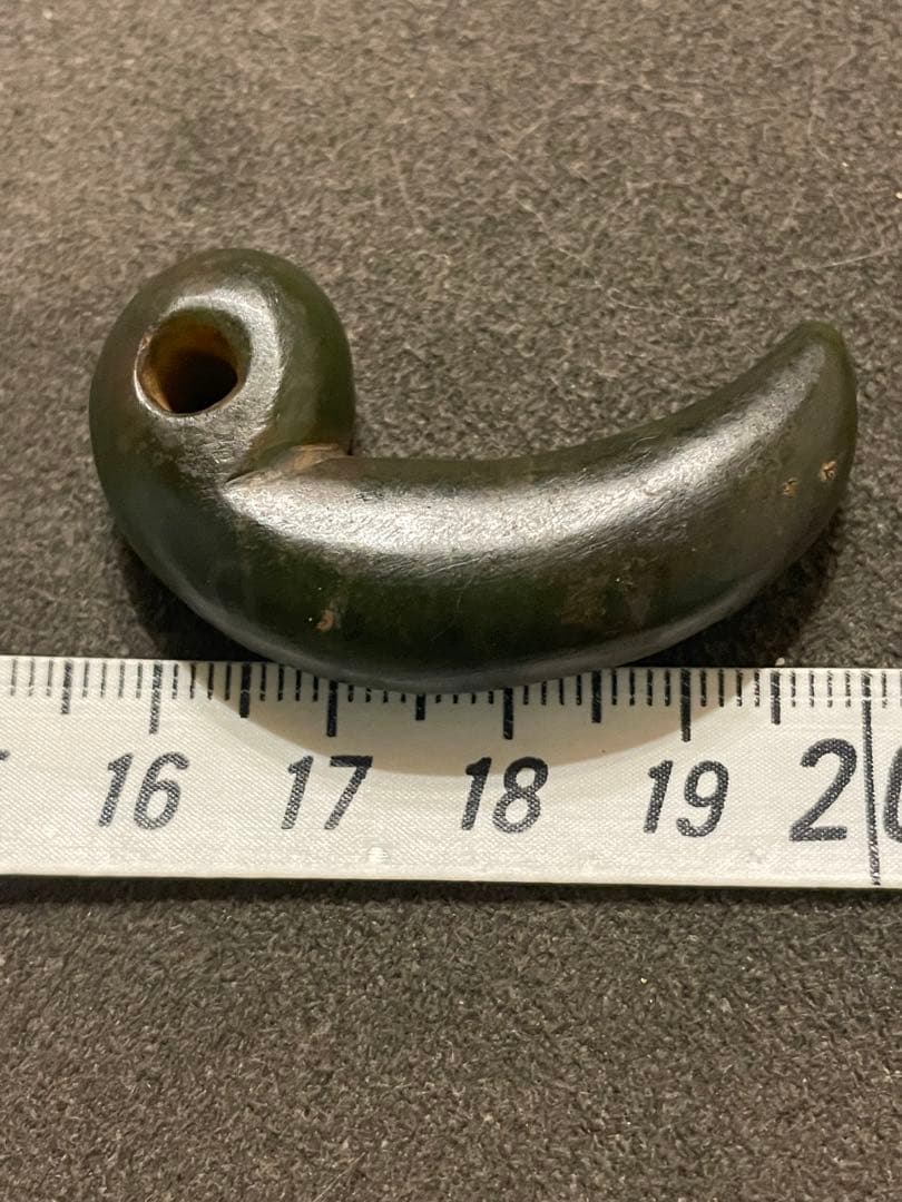出土　古墳時代　石製勾玉　翡翠　琉球型勾玉