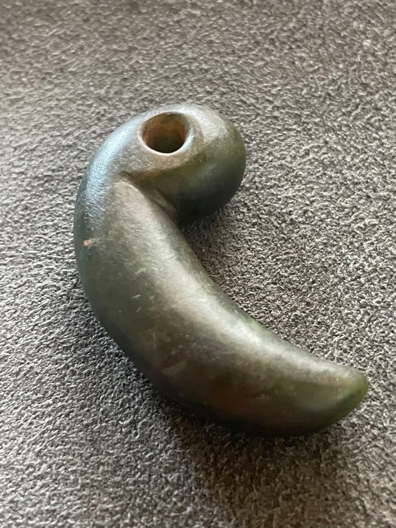 出土　古墳時代　石製勾玉　翡翠　琉球型勾玉
