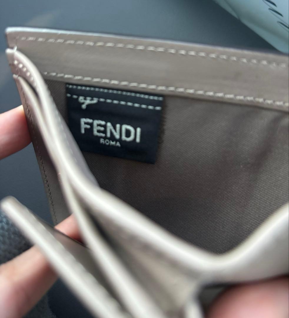 ゆ*ん様 【美品⭐️】FENDI フェンディ ピンク 二つ折り財布 保存袋付き