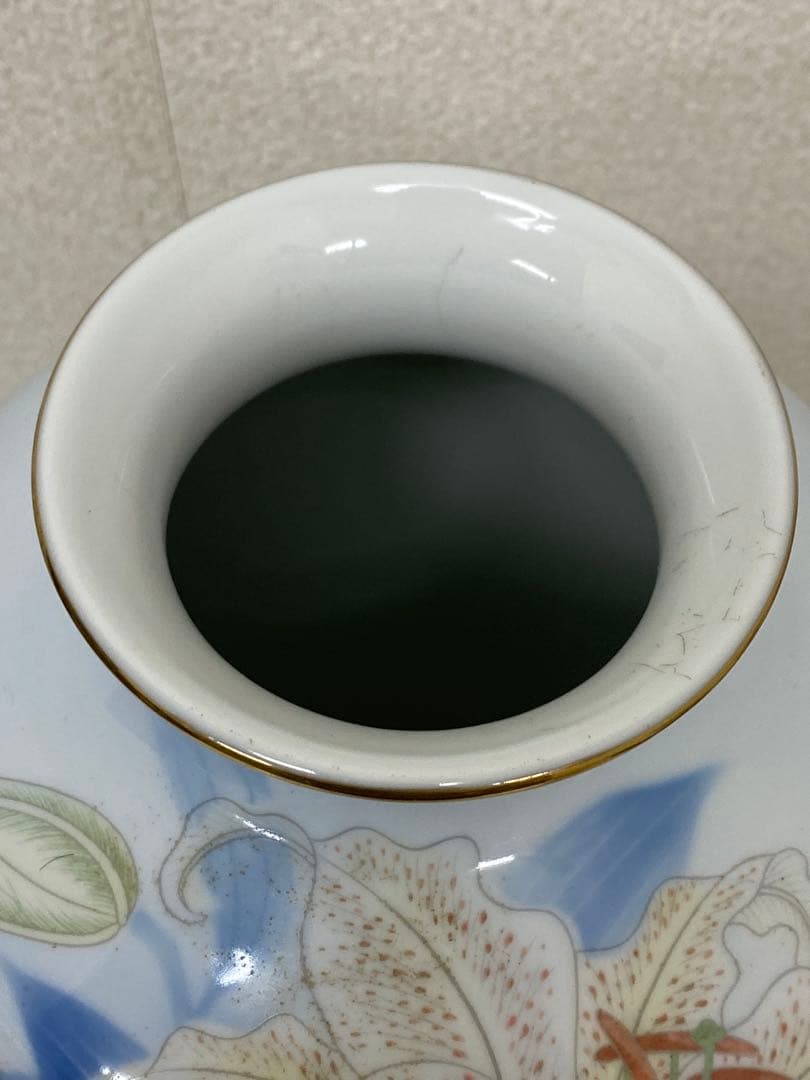 3-3290 深川製磁による百合と雀の官窯染付花瓶