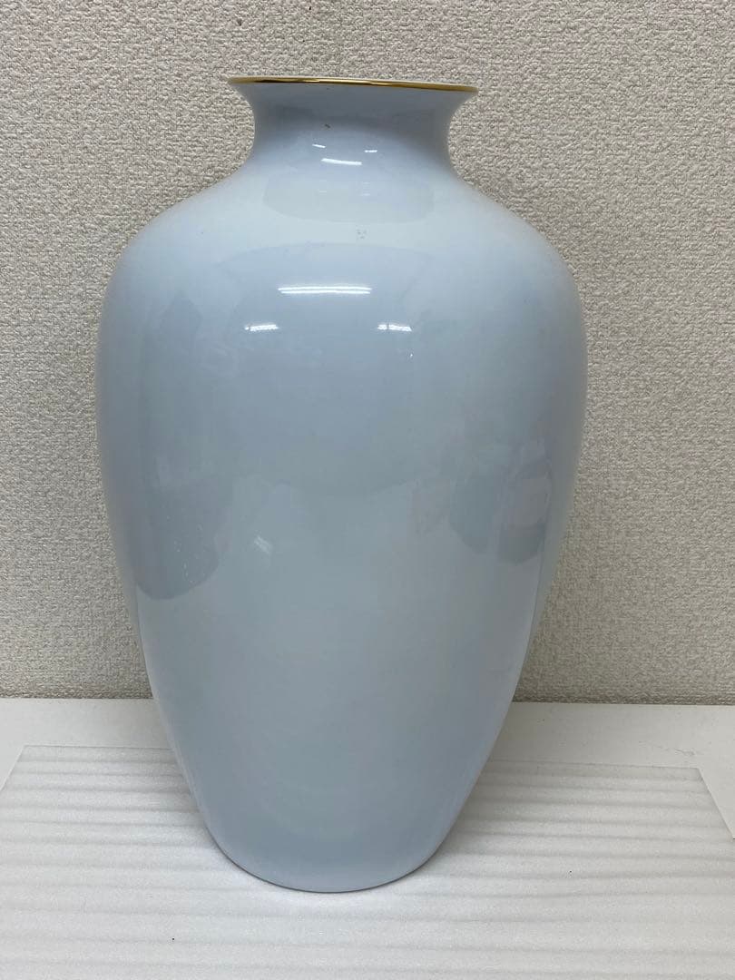 3-3290 深川製磁による百合と雀の官窯染付花瓶