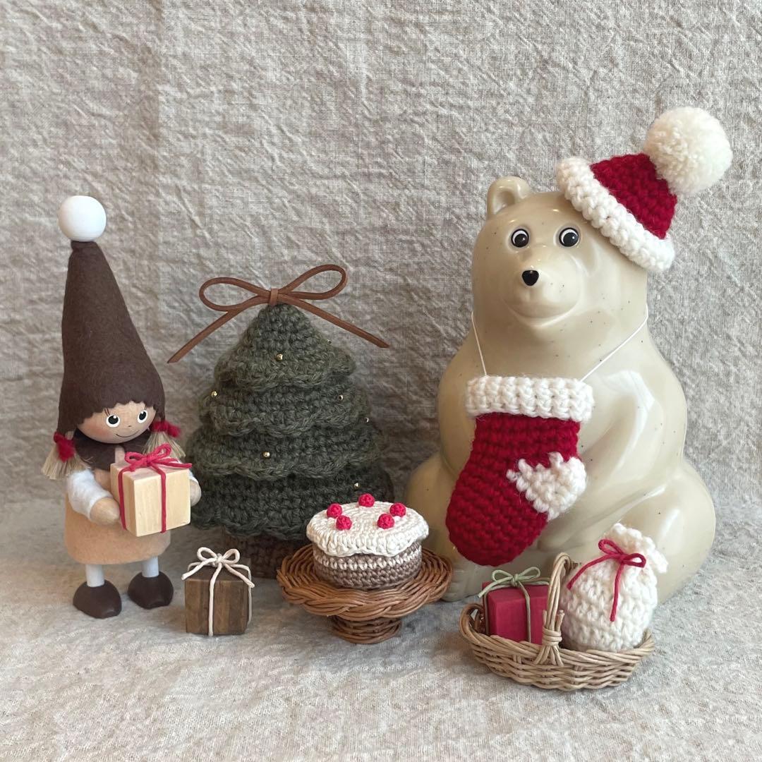 【しろくまさんのクリスマス】しろくま貯金箱　クリスマス　サンタ　着せ替え