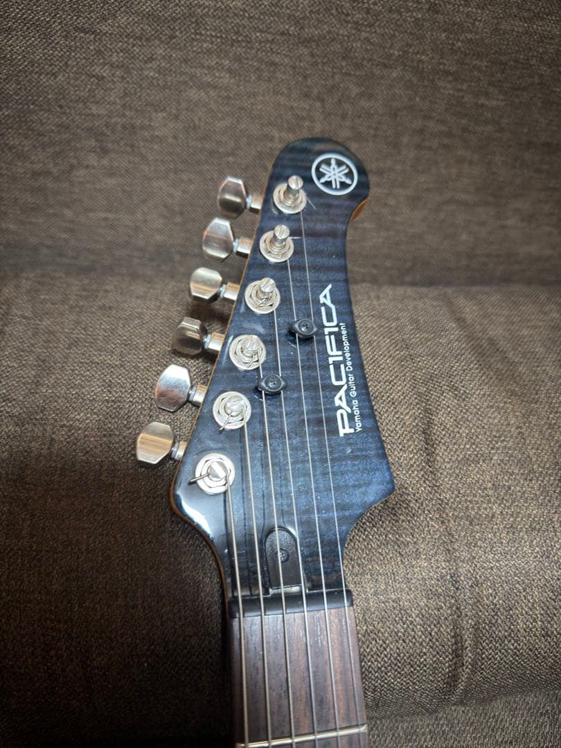 YAMAHA Pacifica 611 VFM ピックガード黒カスタム