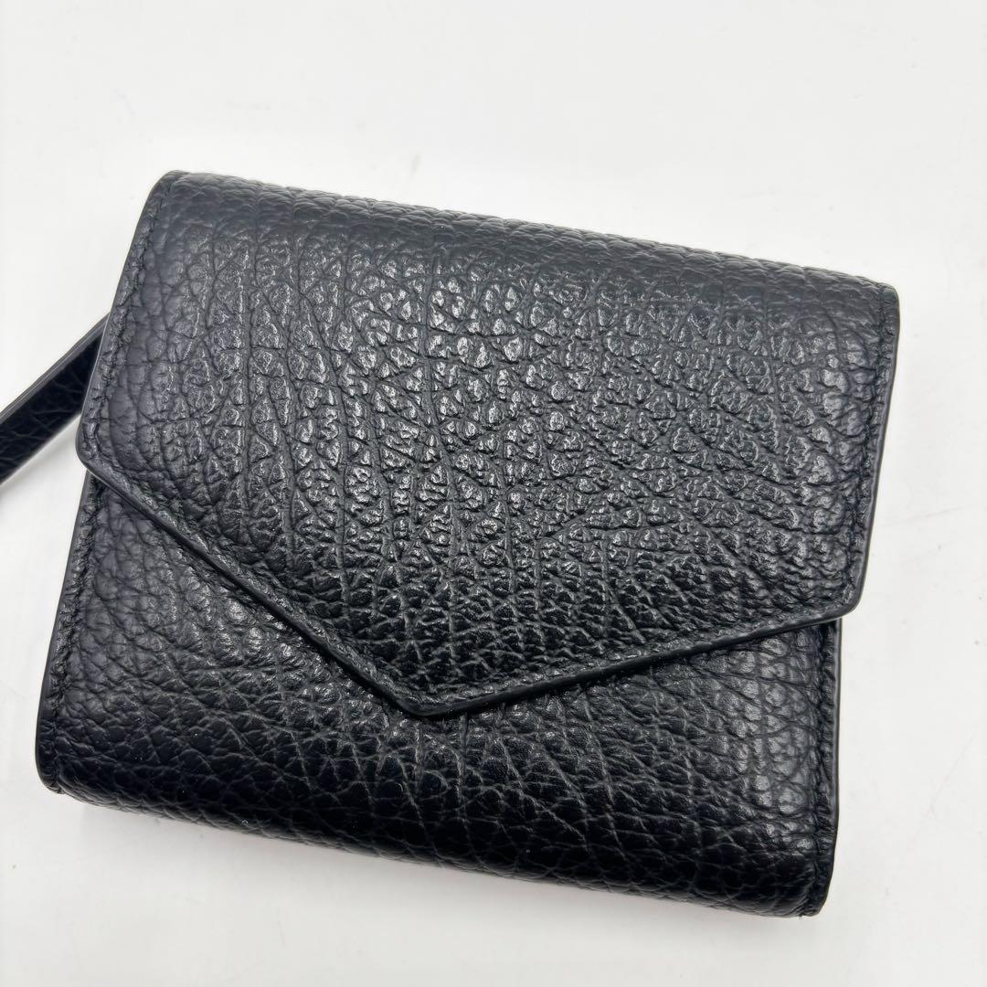 定番✨ メゾンマルジェラ　三つ折り財布 4ステッチ　シボ革 ブラック 黒