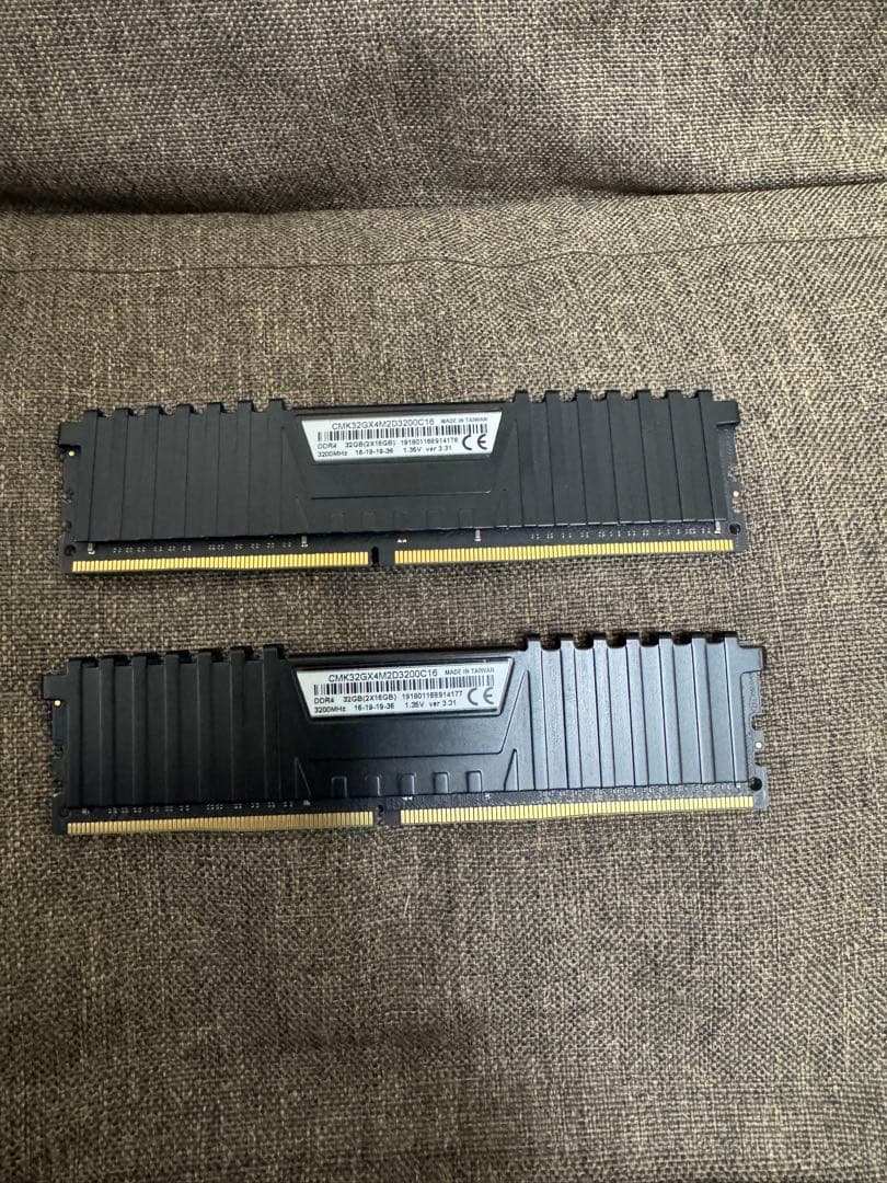 Corsair 32GB メモリ　DDR4 3200MHz