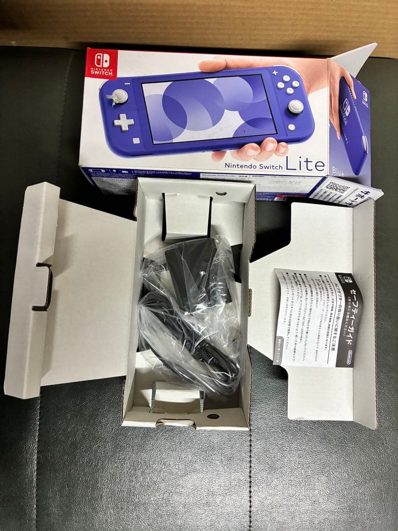 Nintendo Switch Lite ブルー　ソフト3本ケース付き