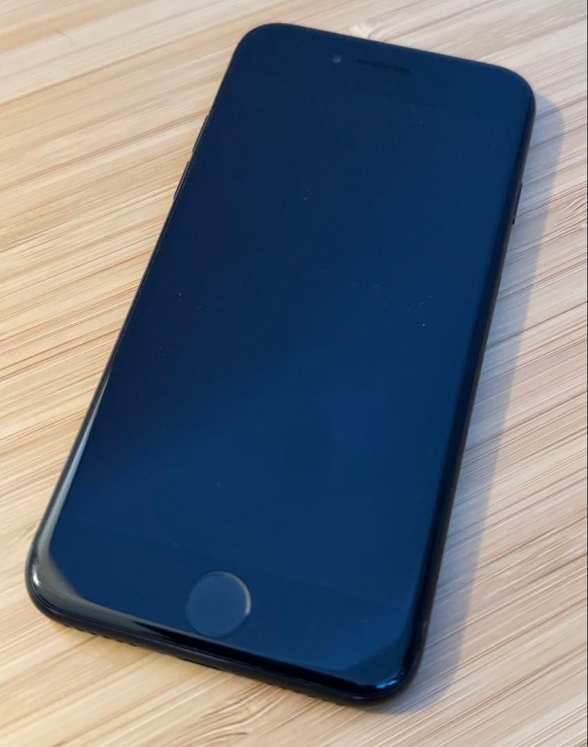 Apple iPhone 7 128GB バッテリー100%