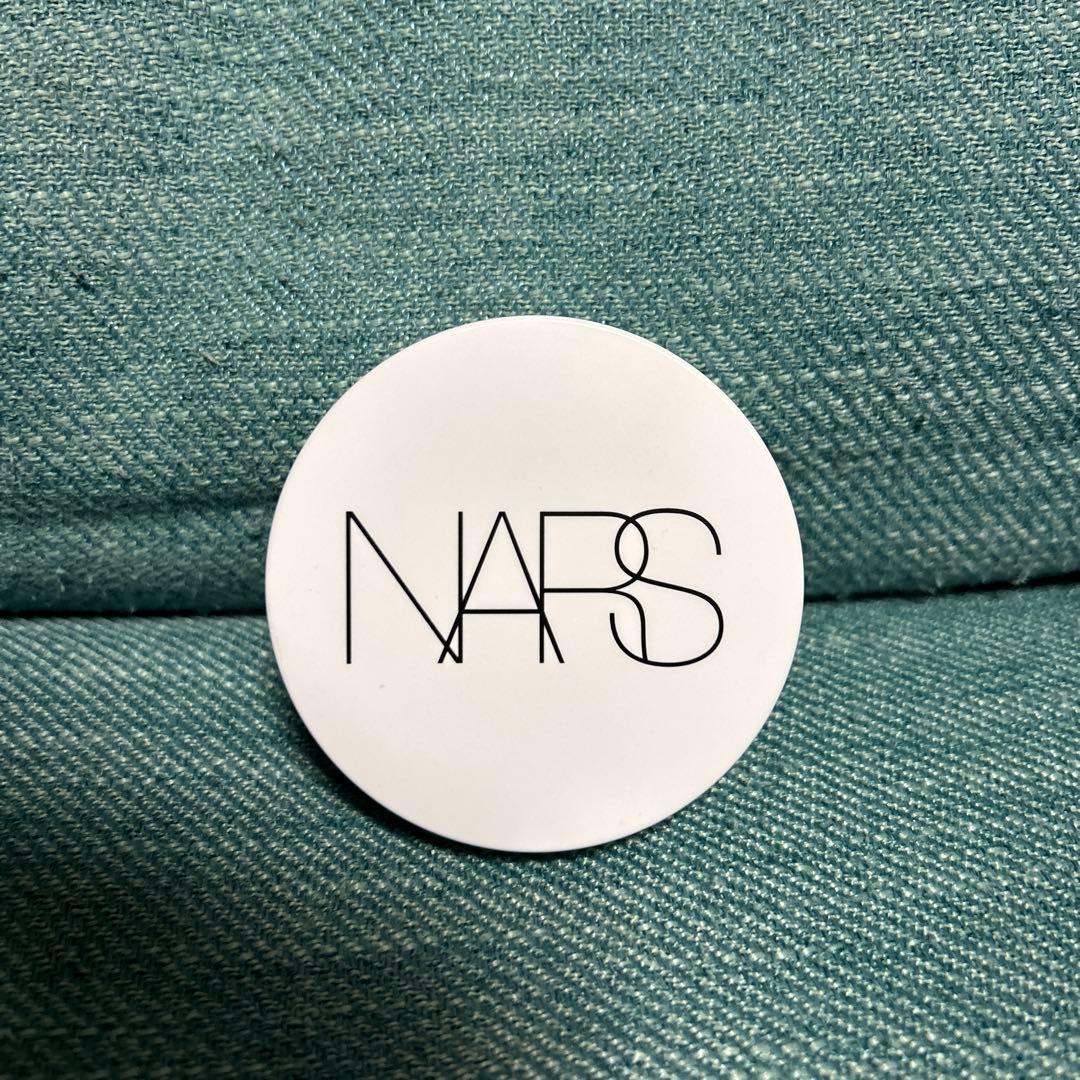 NARS ライトリフレクティング セラムクッションファンデーション
