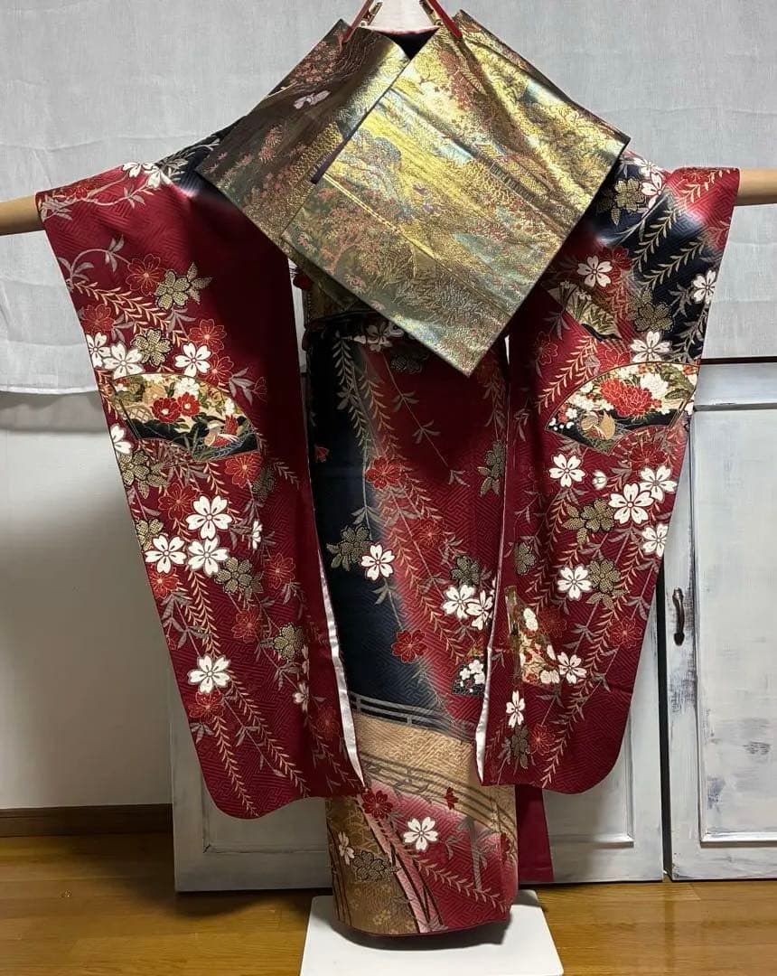 【振袖・長襦袢セット】豪華古典振袖 赤地 金彩金駒刺繍 扇面四季花紋