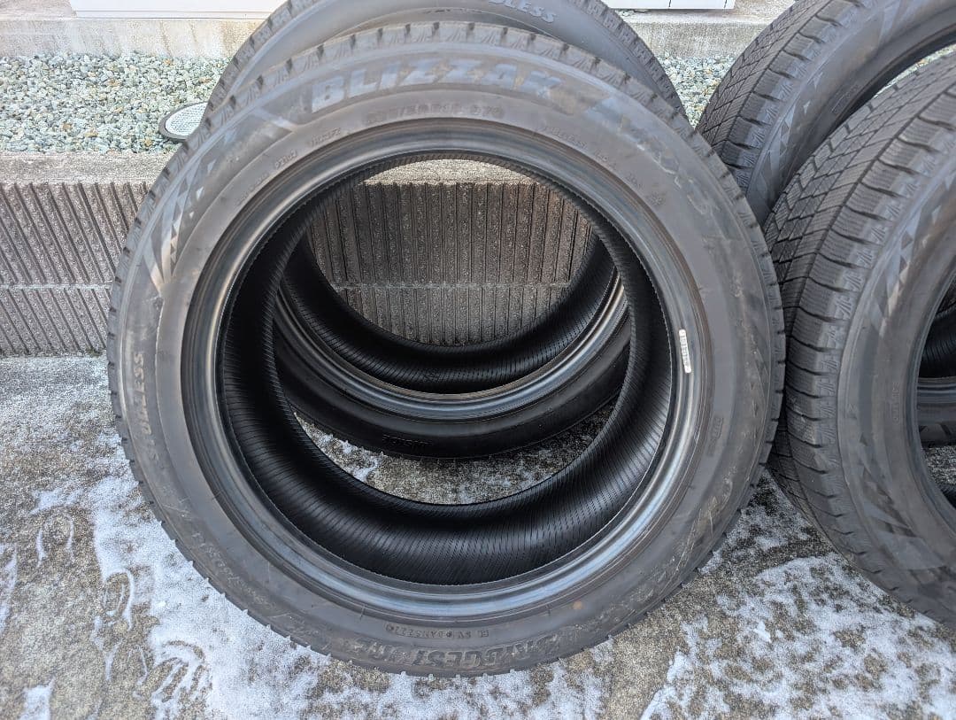 タカオ　235/50r18 VRX3 2022年製