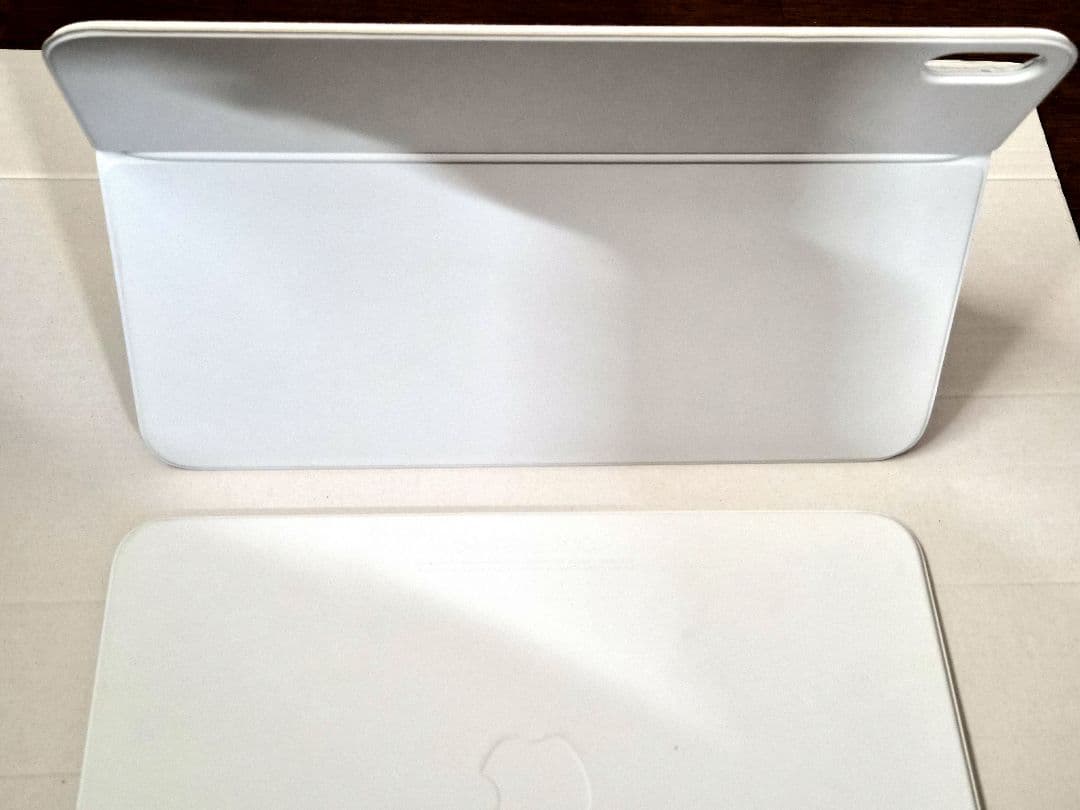 ゆ*り様 Apple 純正　iPad Magic Keyboard Folio