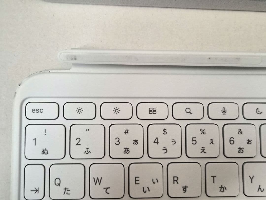 ゆ*り様 Apple 純正　iPad Magic Keyboard Folio
