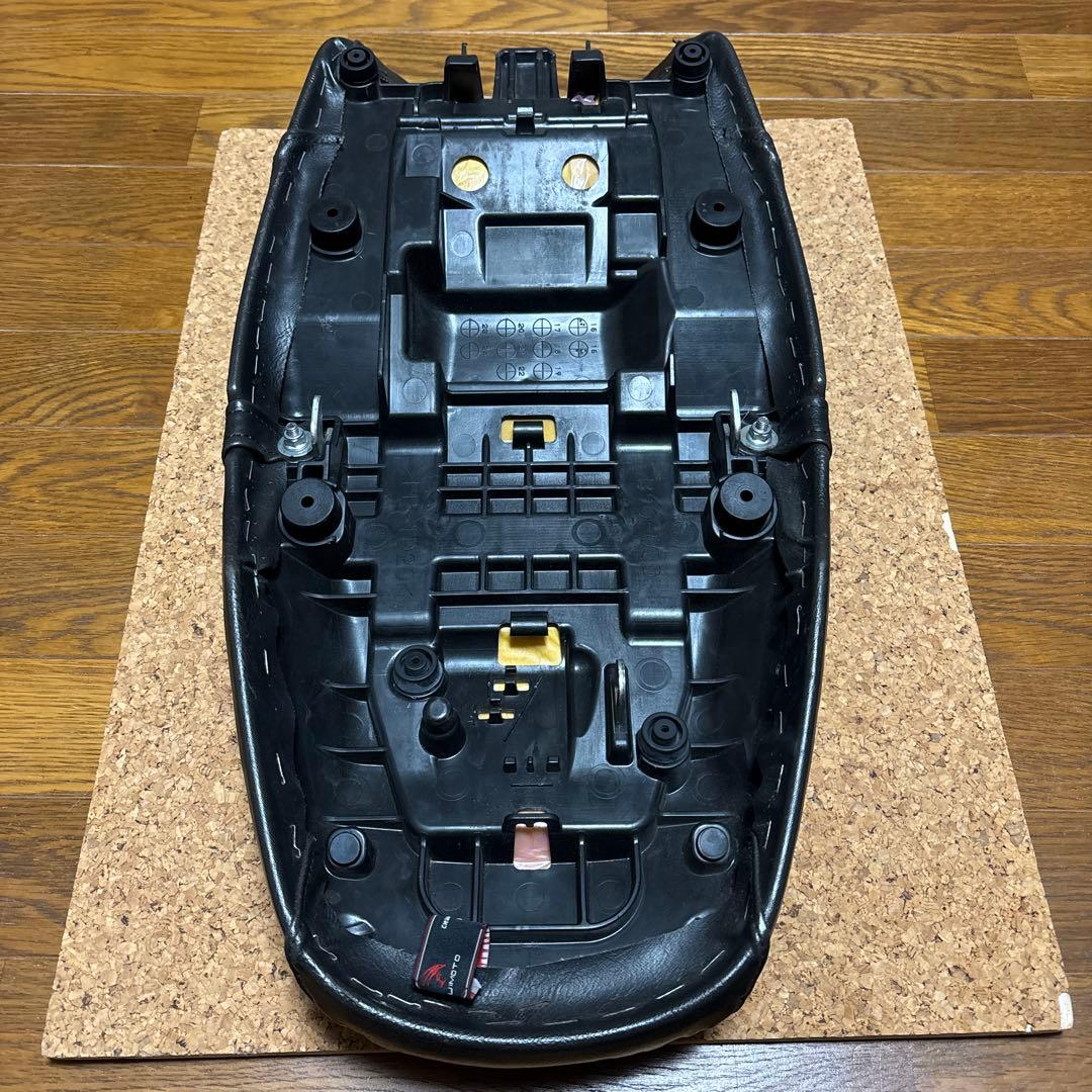 旧型xsr900用シート ルイモト製レザーシートカバー