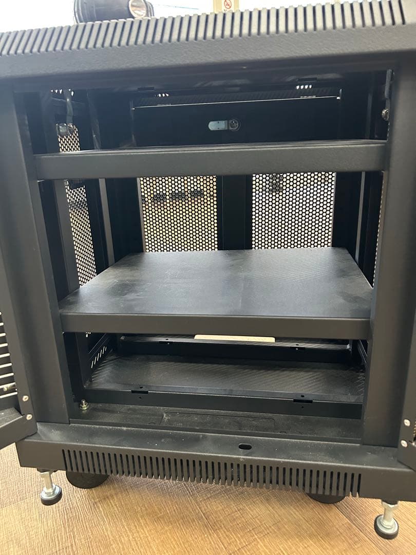 サンワサプライ マルチ収納ラック 鍵付き H550 CP-SVCMULT4
